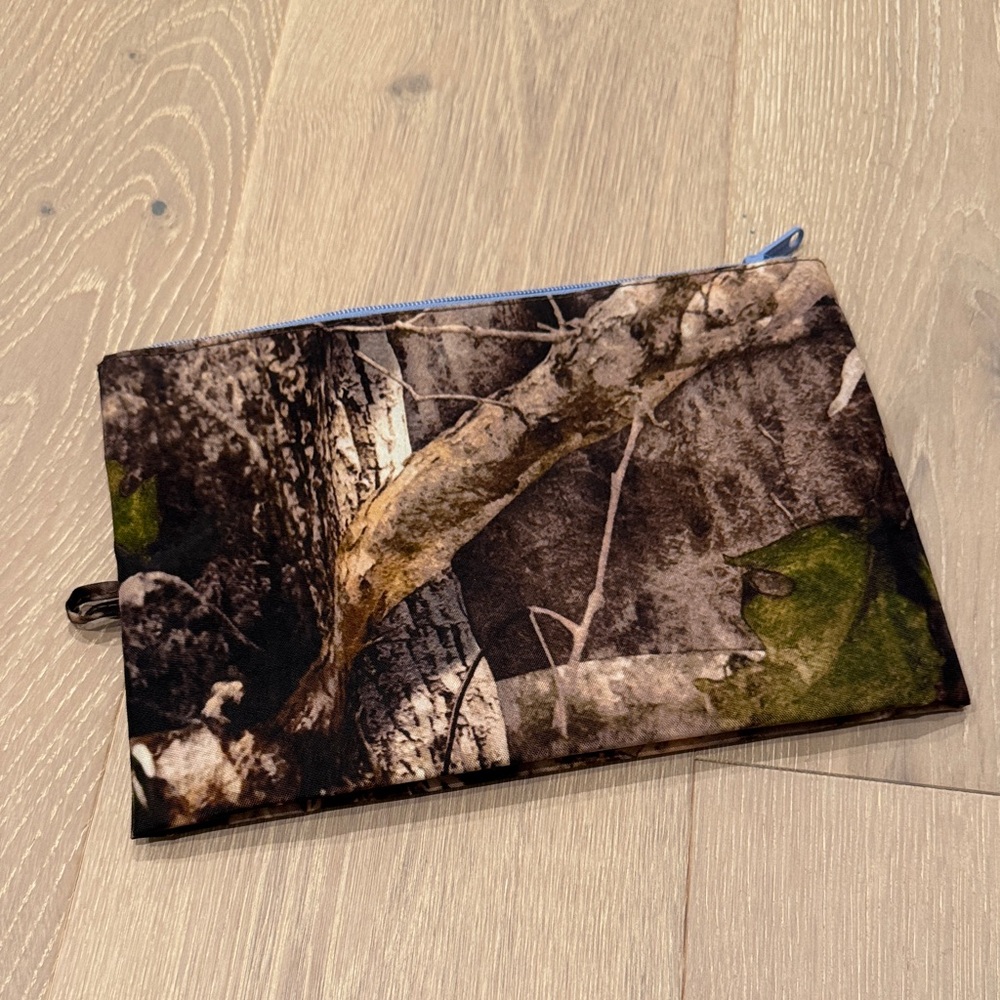 NWOT BAGGU REAL TREE PHOTO FOREST CAMO GO POUCH DISCONTINUED RARE